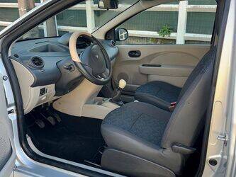 2010-renault-twingo-1427990-45756576