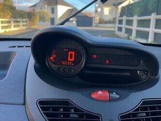 2010-renault-twingo-1427990-45756577