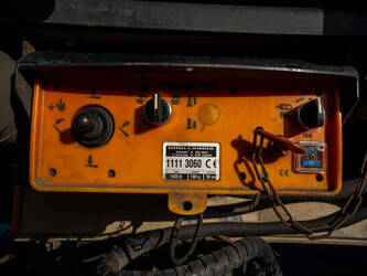 2012-renault-premium-300-1428011-45757177