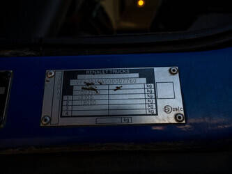 2012-renault-premium-300-1428011-45757183