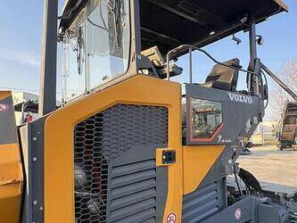 2018-volvo-p-7820d-45758271