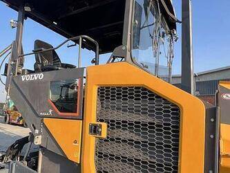 2018-volvo-p-7820d-45758279