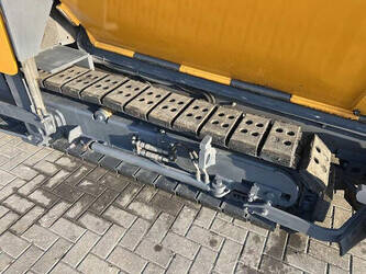 2018-volvo-p-7820d-45758280