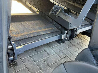 2018-volvo-p-7820d-45758284