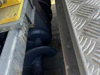 2018-volvo-p-7820d-45758285