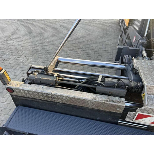 2018 فولفو P 7820D-45758292