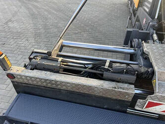 2018-volvo-p-7820d-45758292