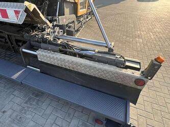 2018-volvo-p-7820d-45758297