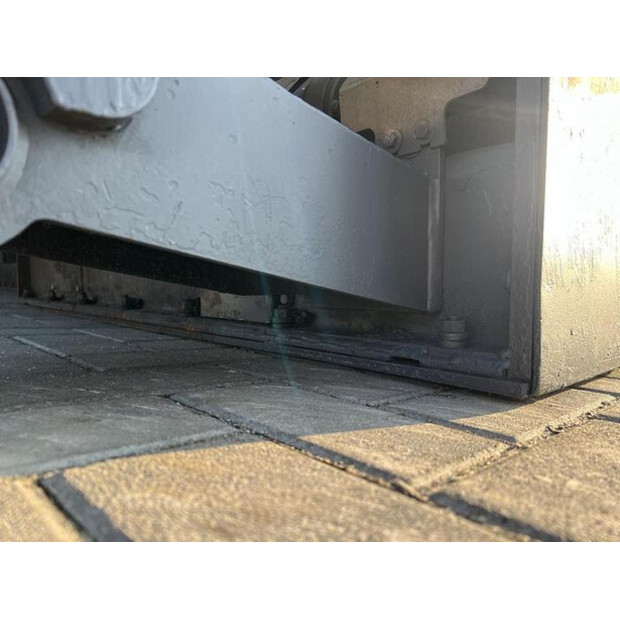 2018 فولفو P 7820D-45758300