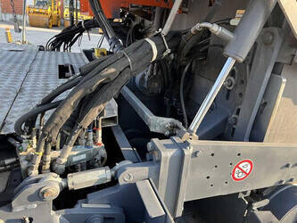 2018-volvo-p-7820d-45758304