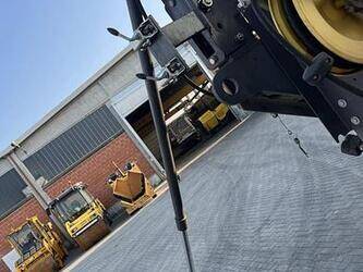 2018-volvo-p-7820d-45758312