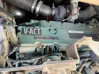 2018-volvo-p-7820d-45758336