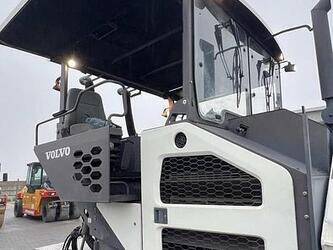 2014-volvo-p7820c-1237122-45758703