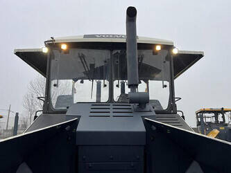 2014-volvo-p7820c-1237122-45758707