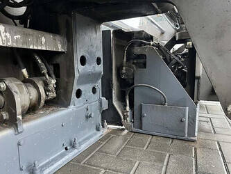 2014-volvo-p7820c-1237122-45758729