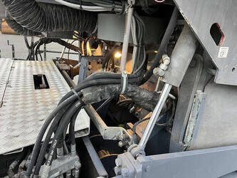 2014-volvo-p7820c-1237122-45758735