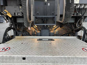 2014-volvo-p7820c-1237122-45758736