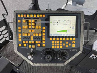 2014-volvo-p7820c-1237122-45758748