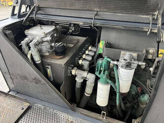 2014-volvo-p7820c-1237122-45758760