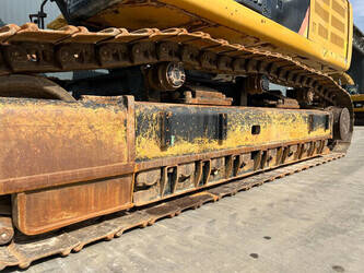 2017-caterpillar-352f-1428135-45760570