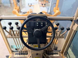 2013-caterpillar-140k-1428152-45761525