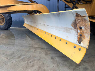 2013-caterpillar-140k-1428152-45761534