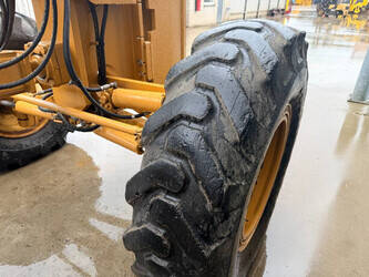 2013-caterpillar-140k-1428152-45761544