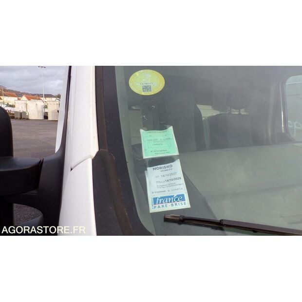 2013 رينو Master-45777126