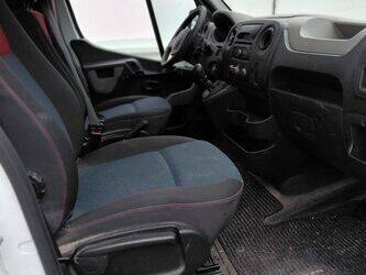 2017-renault-master-1428302-45777309