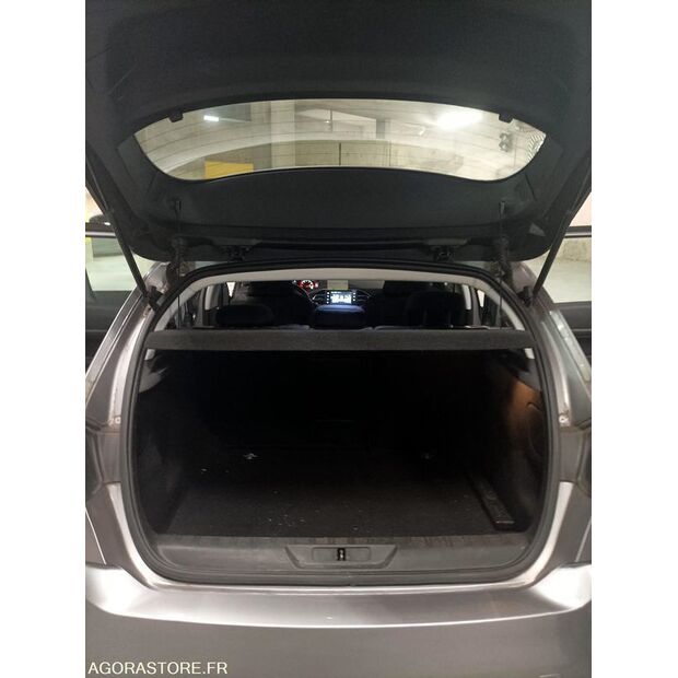 2015 بيجو 308-45777316