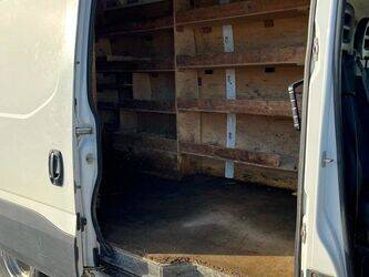 2014-iveco-daily-35c17-1428304-45777329