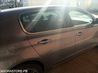 2015-peugeot-308-1428324-45777522