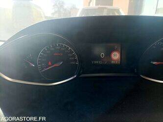 2015-peugeot-308-1428324-45777528