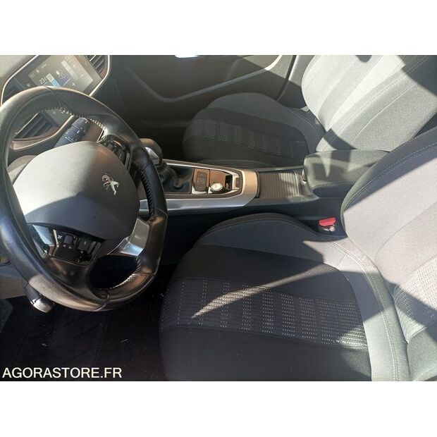 2015 بيجو 308-45777530