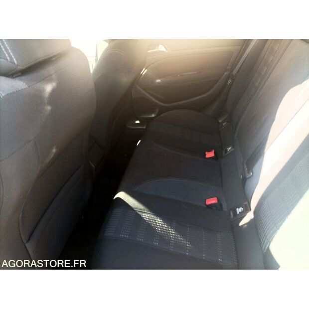 2015 بيجو 308-45777531