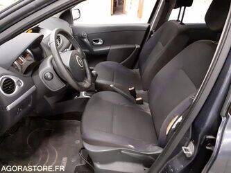 2008-renault-clio-1428337-45777692