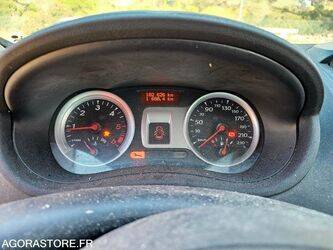 2010-renault-clio-1428342-45777742