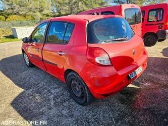 2010-renault-clio-1428342-45777744