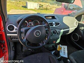 2010-renault-clio-1428342-45777747