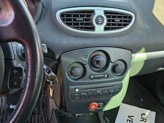 2010-renault-clio-1428342-45777748