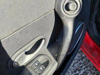 2010-renault-clio-1428342-45777751