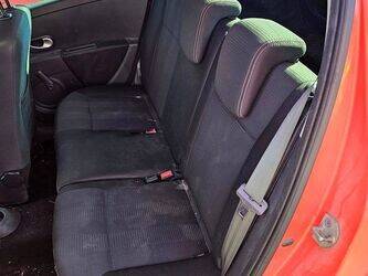 2010-renault-clio-1428342-45777752