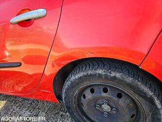 2010-renault-clio-1428342-45777771