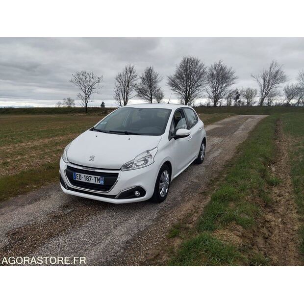 2016 Peugeot 208-45778357