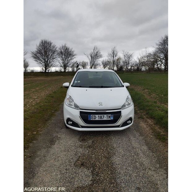 2016 Peugeot 208-45778359