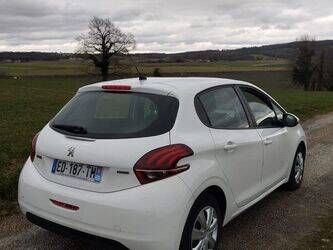 2016-peugeot-208-1427944-45778360