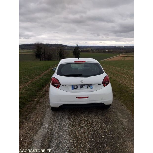 2016 Peugeot 208-45778361