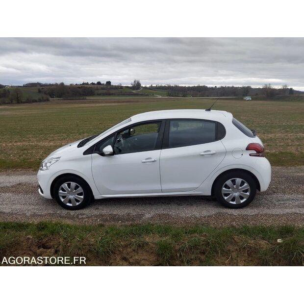 2016 Peugeot 208-45778363