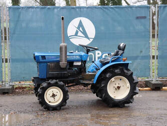 صورة ل تراكتورات زراعية لسكي TX1410F