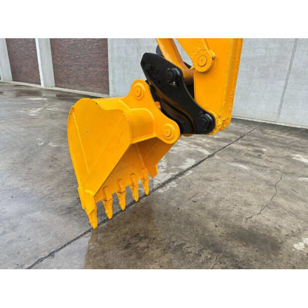 2010 جيه سي بي 8061-45781528